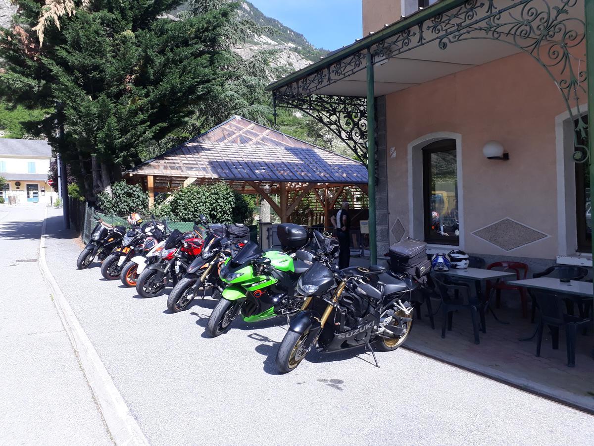 Hotel La Gare LʼArgentière-la-Bessée Exteriör bild